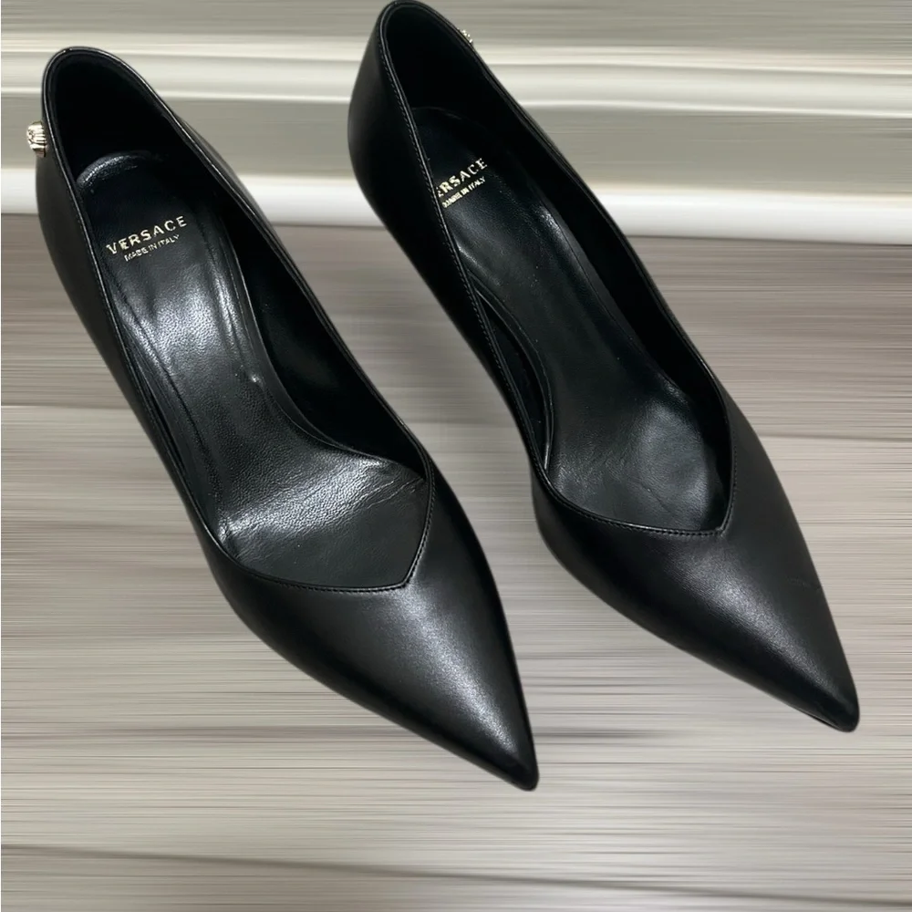 Versace Medusa Insignia Leather Pumps Heels Women's Size‎ 36 1/2
